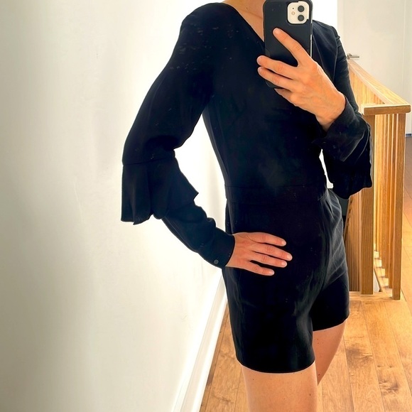 Club Monaco Bodena frill Long Sleeve Romper Jumpsuit shorts v neck Black Sz 0 - Picture 3 of 16